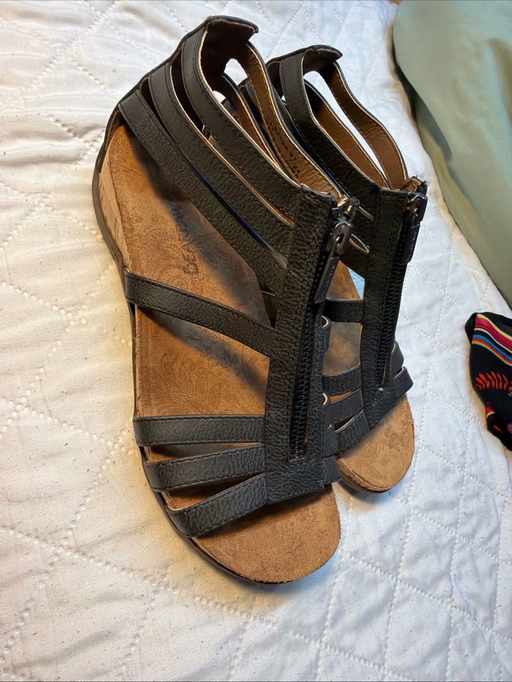 BearPaw Pewter size 7 Strappy Front-Zip Women’s Sandals - Picture 7 of 11